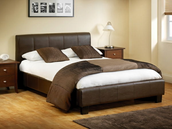 pat-in-maro-modern-și-frumos-design-din-dormitor-o imagine foarte frumos și se răcească