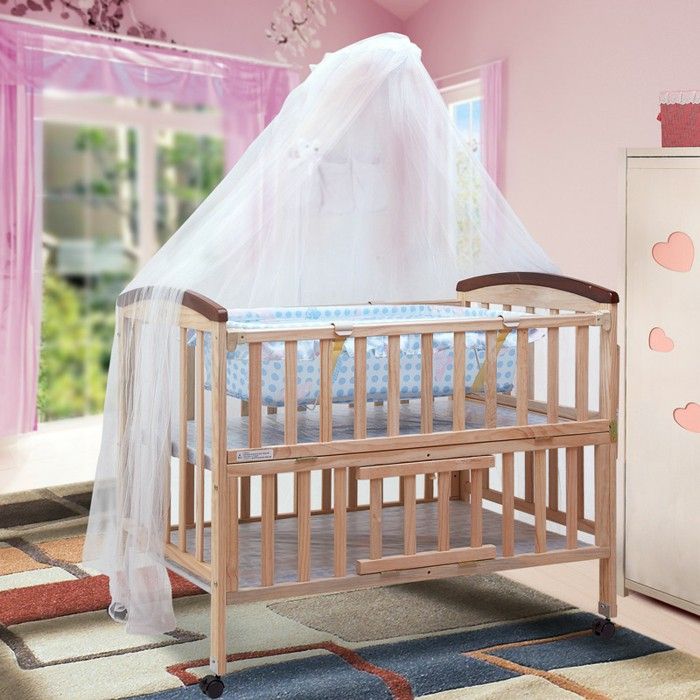Medinė lova su ratukais ir baltu dangumi, idėjos dekoravimui, kūdikių kambarys berniukams ir mergaitėms