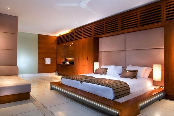 bedded lampor LED-luxuser ett sovrum i trä-och-två-lampor