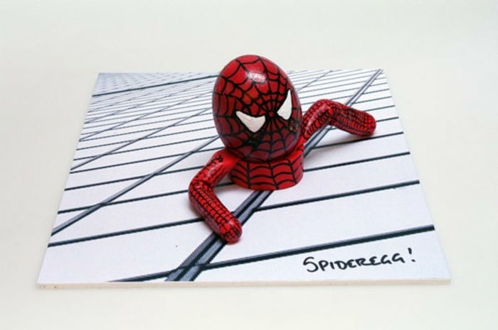 śmieszne pisanki z popularnymi bohaterami jak spiderman w czerwonym kolorze z czarną siatką