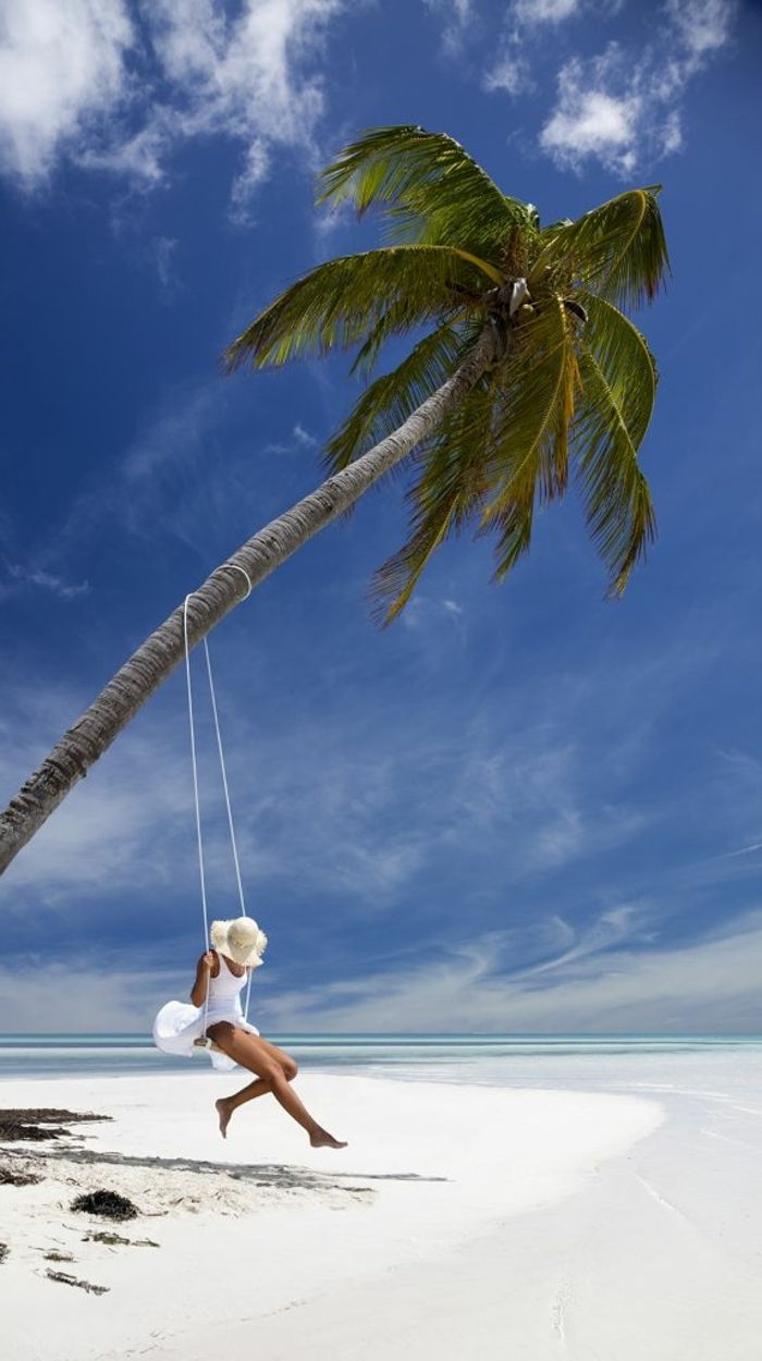 image-of-palmhöger vacker-kvinna-on-a-swing