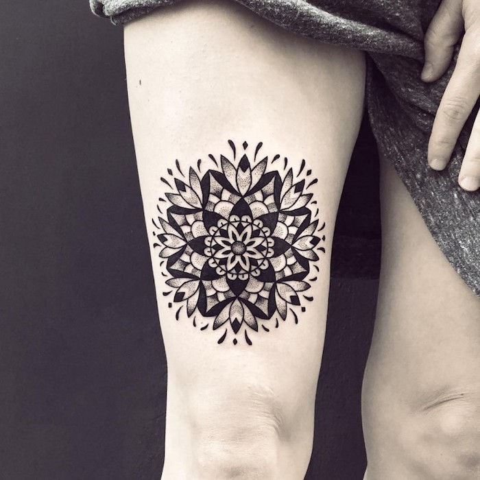 Mandala tatuiruotė Black work tatuiruotė geometrinė tatuiruotė, kaip su lapais gėlė