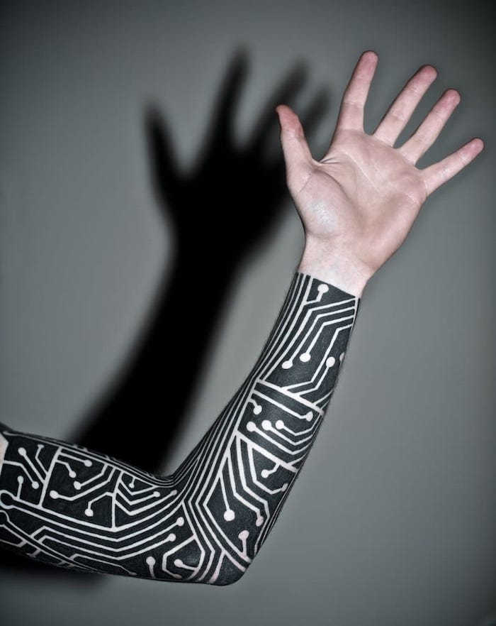 divné tetovanie na celej ruke tetovanie geometrické ako rukáv hľadá