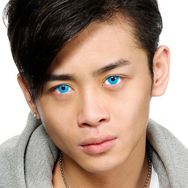 modré kontaktné šošovky pre Halloween