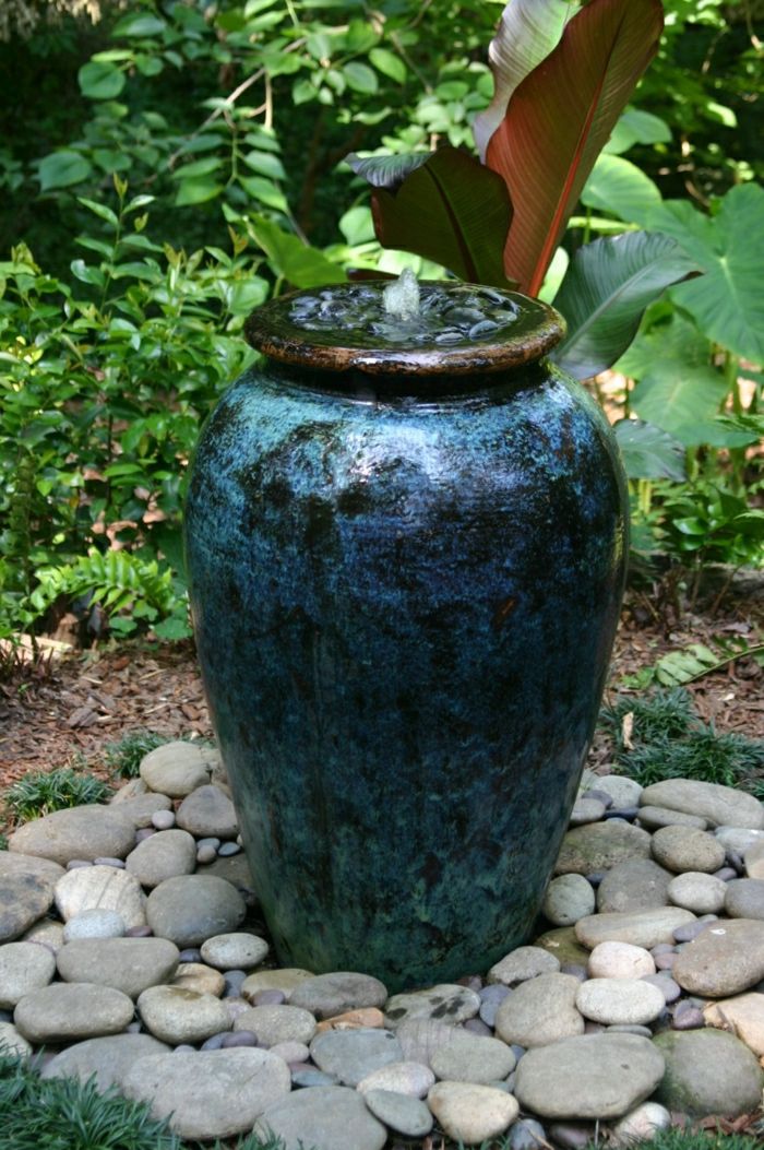 Blue Fountain brez ribnika okrasni kamni vrt