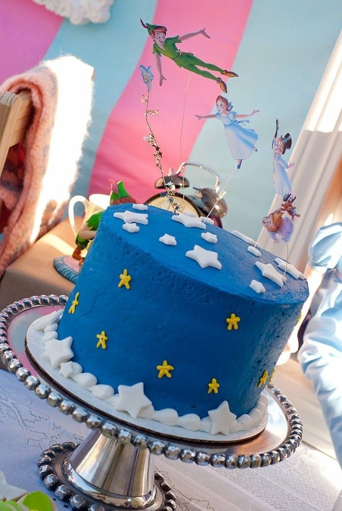 Niebieski tort dla dzieci urodziny z motywów Peter Pan