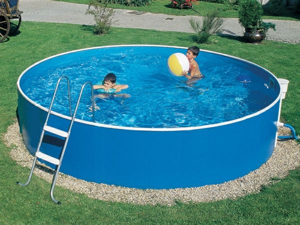 Mėlynas apvalusis baseinas - du vaikai