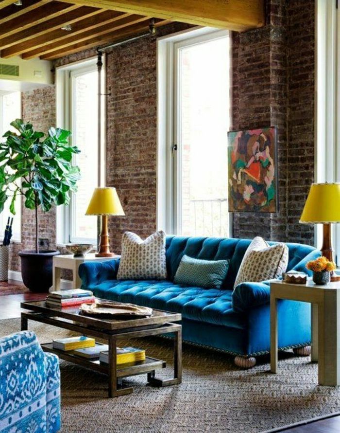 Mėlyna Aksominė Chesterfield sofos-geltona lempa augalų