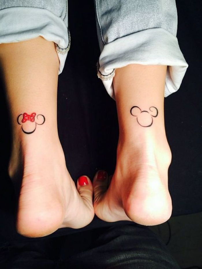 tatuaj frumos pentru femei, tatuaj micky pe picior