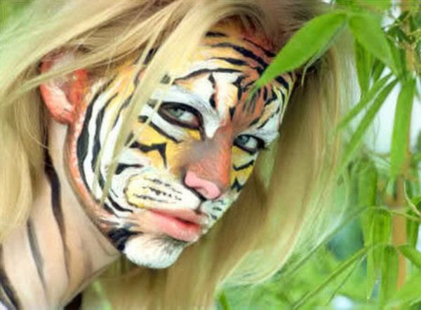 make-up louro-mulher-com-a-cool-tiger-