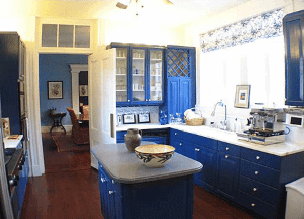kaimiškas mėlynas virtuvė - labai gražiai padaryta