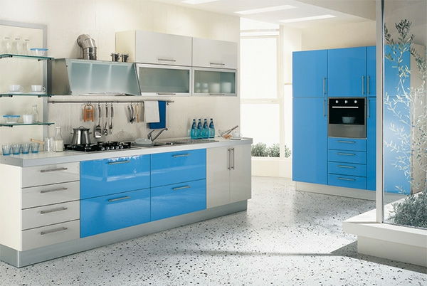 prachtige moderne keuken in blauw en wit