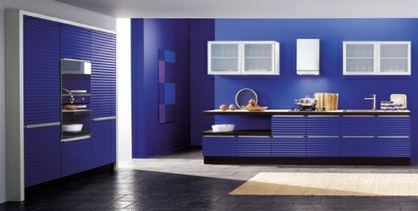 mooie moderne keuken in blauwe kleur