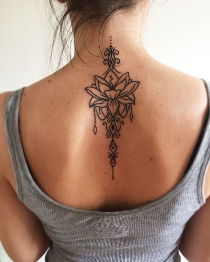 Tatuaj înapoi pentru femei, lotus, floare, negru, idei de tatuaj uimitoare
