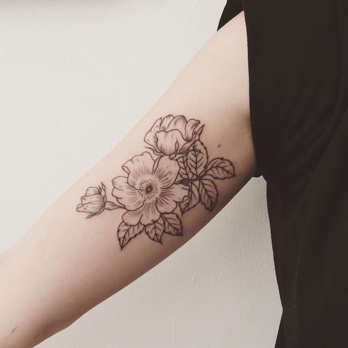 blommor och deras mening, liten tatuering i svart och grått