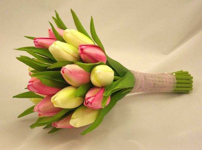 Gėlių Deco puokštė-idėjos-už-apdailos-su gėlėmis - tulpės