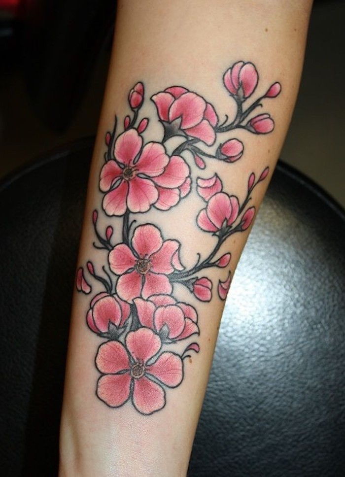 flori tatuaj de flori, flori de cires roz pe antebraț, tatuaje florale