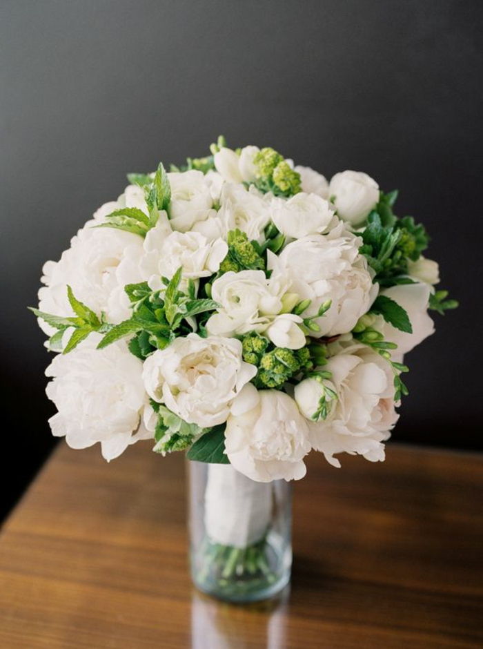 puokštės-su-graži-gėlių-apdailos-Deco-su gėlės baltos ir žalios spalvos