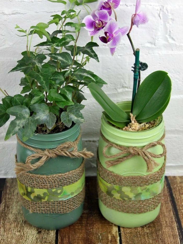 cvetlični jopič prekrivajo samozaposlene dekoracije v vojaškem slogu orhidej vijoličasto zeleno rastlino