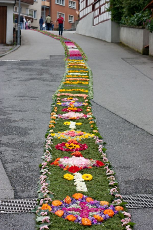 Ghiveci de flori-pentru-Fronleichnam-picior cale