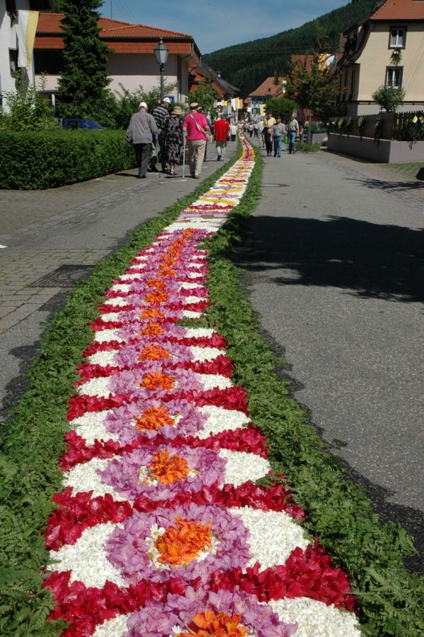 Ghiveci de flori-pentru-Fronleichnam calea roșu-picior