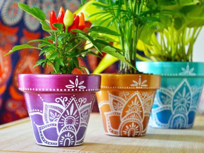 gėlių puodelis keramikos mandalla gražus gėlių puokštės dizaino idėjos mėlyna žalia violetinė oranžinė raudona ir balta stroking