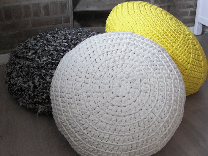 Poduszka podłogowa poduszki trójbarwna 3 poduszki białe czarno-białe i żółte piękne poszarpane poduszki