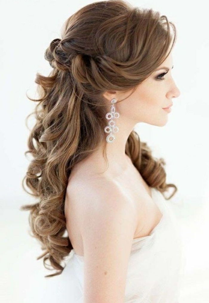efektyvi vestuvių šukuosenų moterims su ilgais plaukais idėjos