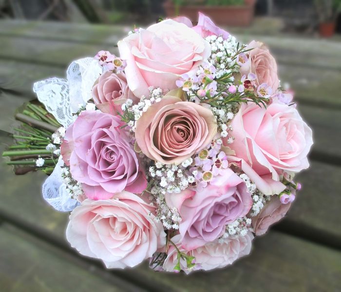 rosa rosor och små vita blommor vintage brudbukett för vintage bröllop