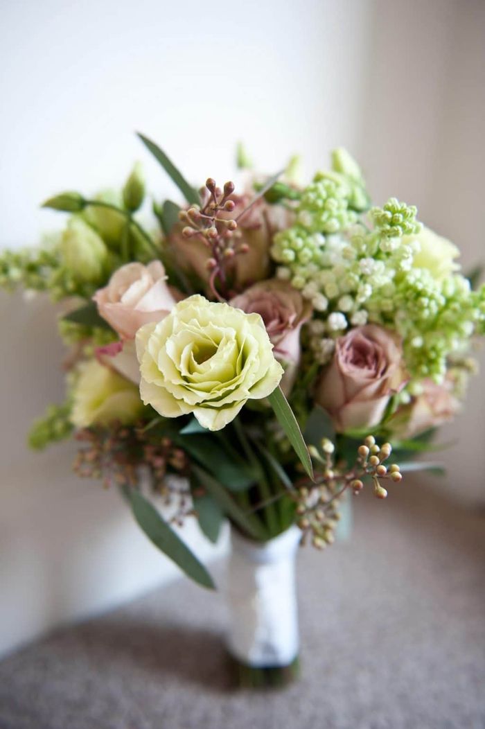 Bridal bouquet vintage med rosa och vita rosor olika dekoration av växter