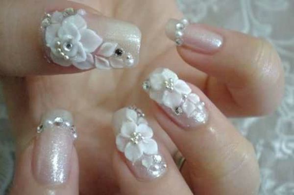 nail art obrázky pre svadbu - biele dekoratívne kvety