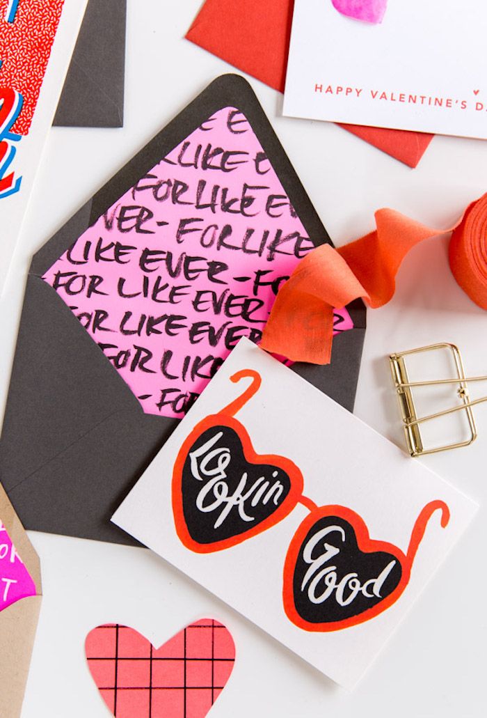Fold Zarf - kalpleri ile gözlüklü gözlüklü Sevgililer Günü kartları