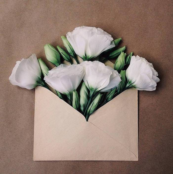 Kuvert själv - en perfekt mors daggåva med vita blommor