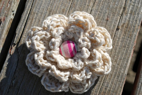 broche-in-beige-haak-mooie-creative-crochet-flower