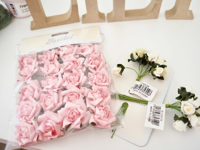 Pisma iz rože sami, ime iz umetnih rožnate vrtnice in MDF