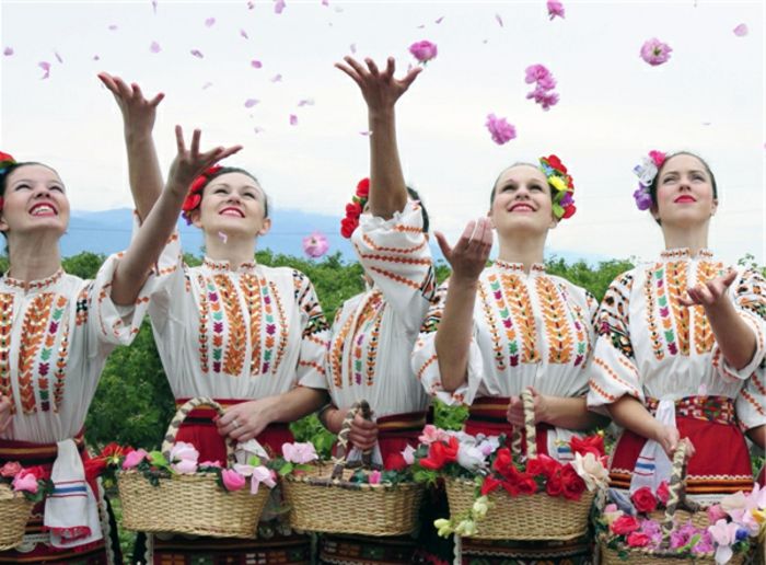 Bolgarski-Rose-ženske-imajo-zabavna