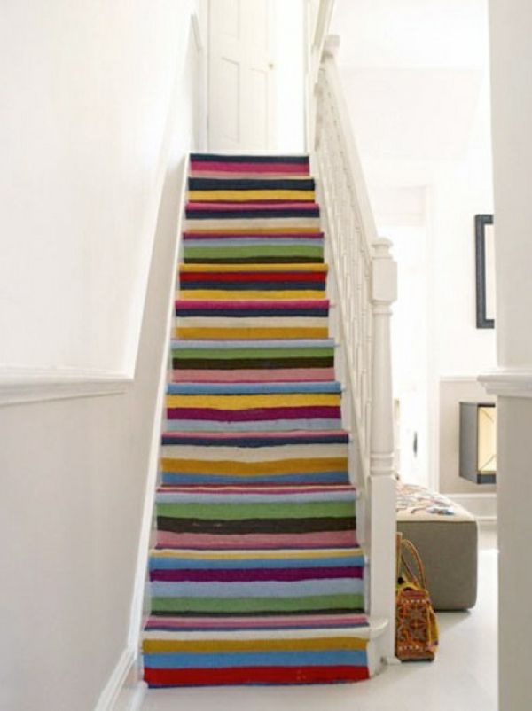 kolorowe dywany po schodów projektowania wnętrz