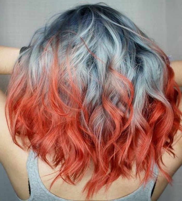 păr gri, cu reflexii albastre și vârfuri roșu-portocalii, păr de lungime medie în două culori - albastru-albastru cu vârfuri de piersic