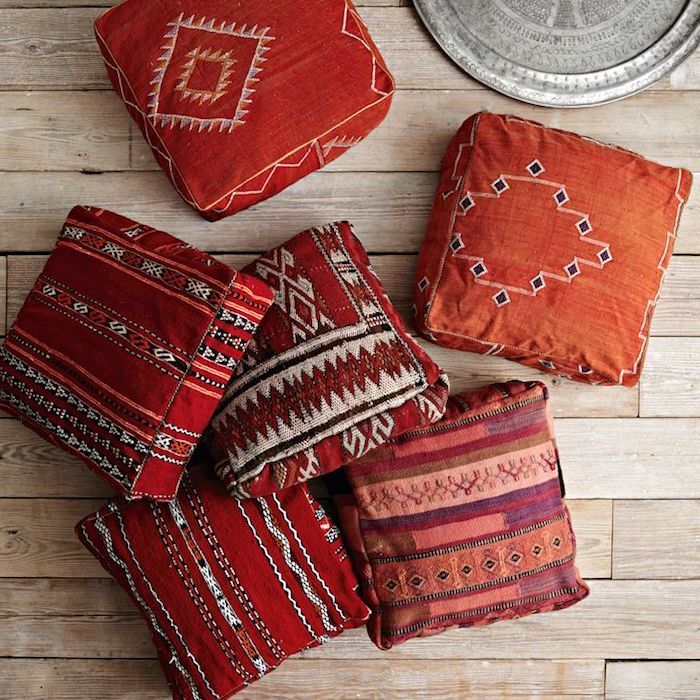 stor sits kudde orientaliska dekoration idéer röd orange färgstarka mönster idéer bricka dekoration