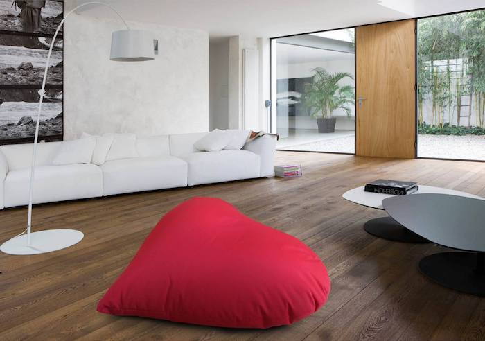 poduszka do siedzenia czerwony design czerwony pomysł na dekorację wnętrz w nowoczesnej białej kanapie domowej