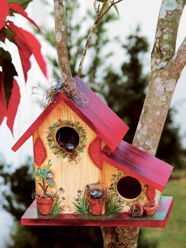 barvita podloga Hiša za ptice iz lesa v Red