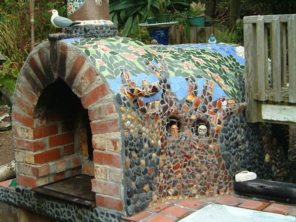 Structura mozaică pentru cuptorul de pizza în grădină
