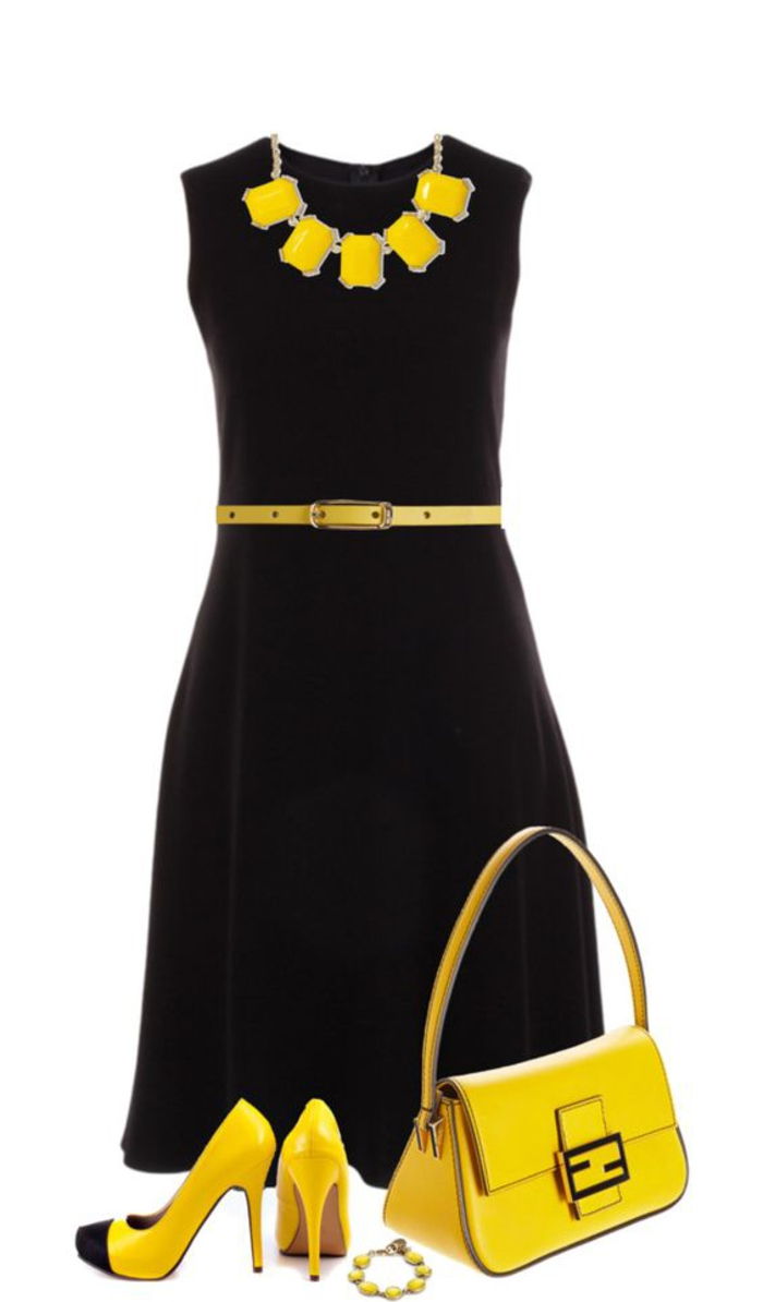 Företagsklänning i svart, kombination med gul, väska, pumpar och smycken i gult