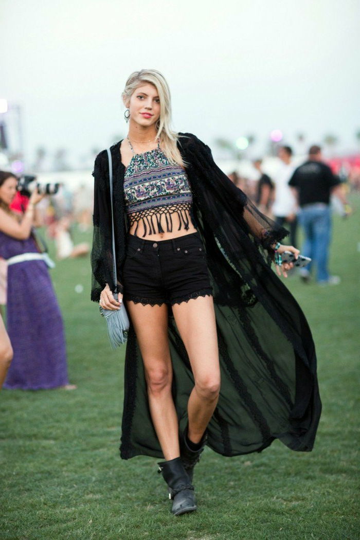 hippie festival outfits korte bukser topp blonde hår flotte frisyre ideer svart klær