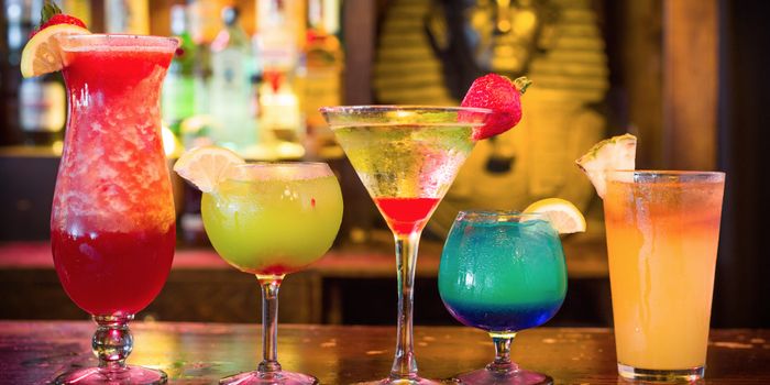 Fire ideer for tropiske cocktailer, forfriskende sommerdrikker for enhver smak