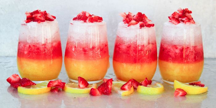 Oppskrifter for cocktailer med vodka, kombinasjon av jordbær sitron og mye iskrem, deilig og forfriskende