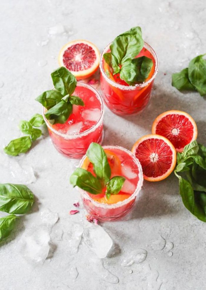 Oppskrifter for cocktailer med grapefruktjuice og mynte, enkel, deilig og forfriskende