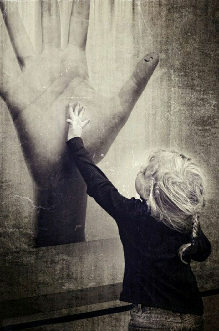 imagini-negru-alb-mici-fată mână rece desen de perete