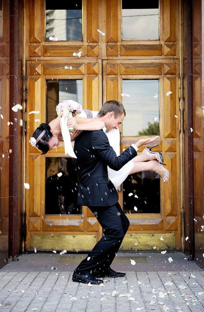 cool vestuvių nuotraukos-the-nuotaka-į-the-atgal drabužiai