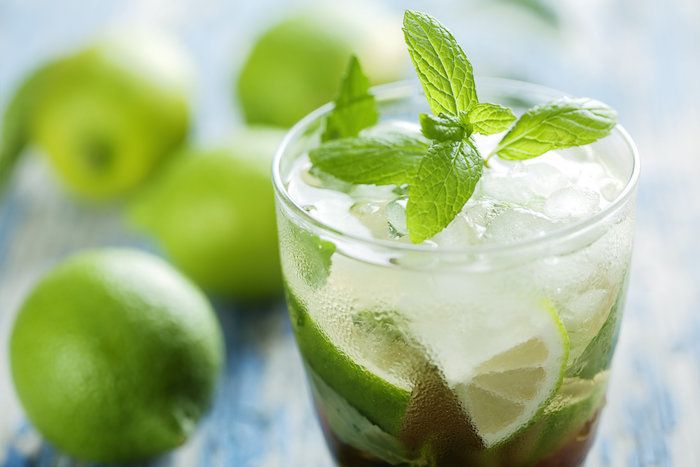 gjør kjølige drinker, gjør mojito, limes, peppermynte